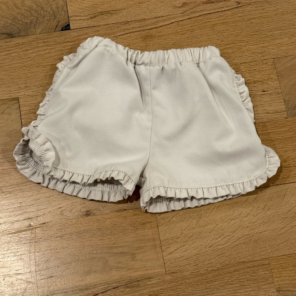 Little English White Ruffle Hem Shorts